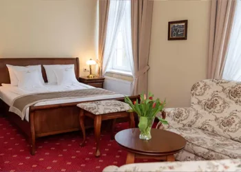 Pokój Standard II w hotelu Pałac Godętowo - część wypoczynkowa