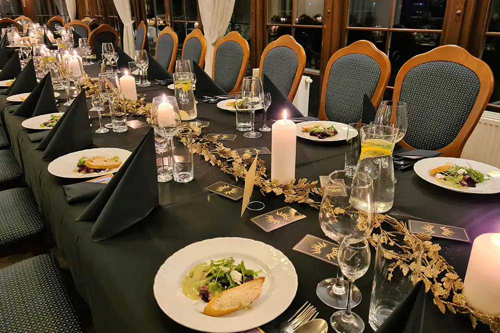 Hotel Pałac Godętowo - dekoracje stołów na event wieczorowy