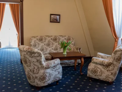 Hotel Pałac Godętowo - pokój De Lux (strefa wypoczynkowa)
