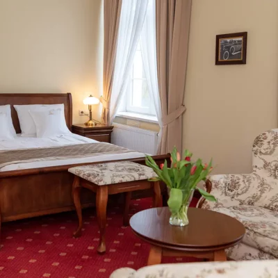Hotel Pałac Godętowo - pokój Standard II (część sypialna i wypoczynkowa)