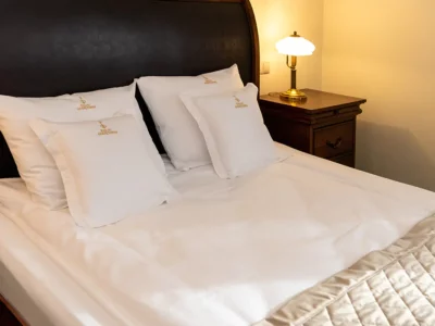 Hotel Pałac Godętowo - pokój Superior I (łóżko)
