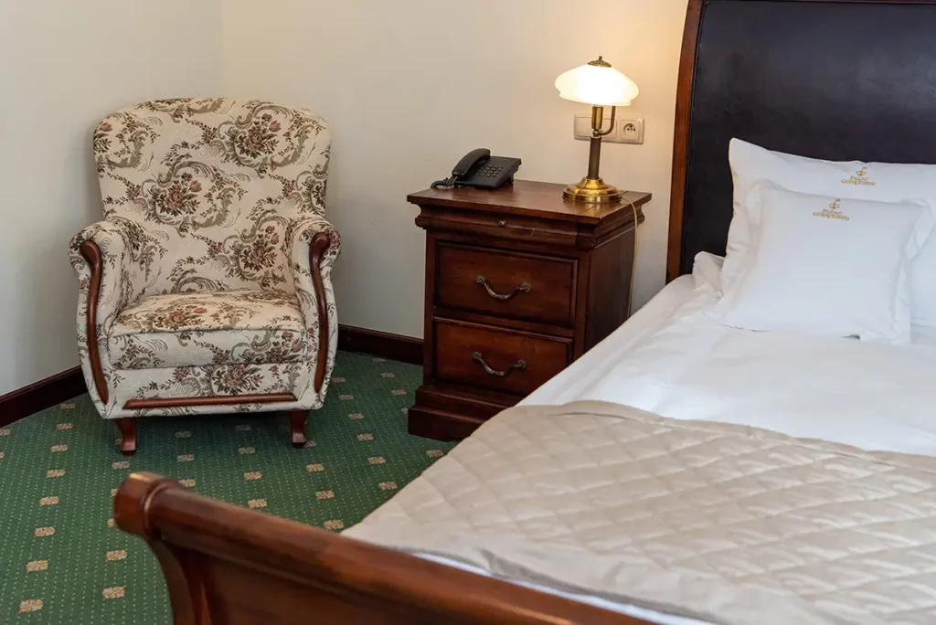 Hotel Pałac Godętowo - pokój Superior I (część sypialna i wypoczynkowa)